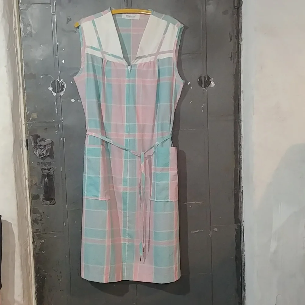 Vintage Komar soft plaid house dress - Picture 9 of 10